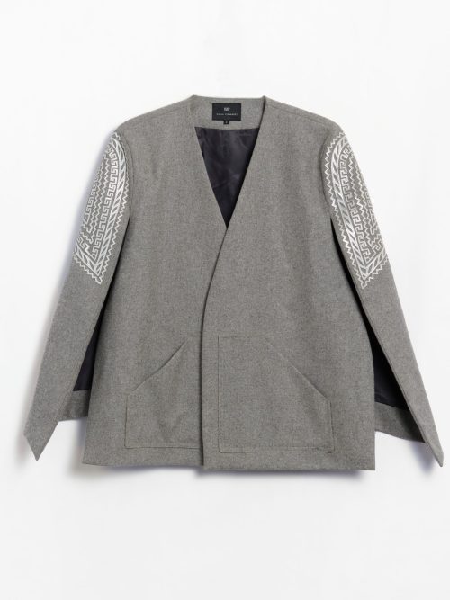 937a1038-d434-4407-8c12-32dbaedf8921_Carla_Fernadez_v529444_145.jpg Carla Fernandez Capa Charra Gris Calado Negro