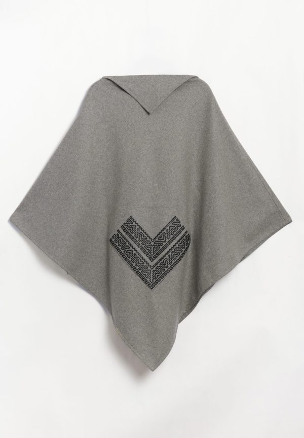Carla Fernandez Poncho Galvón Gris Calado Negro