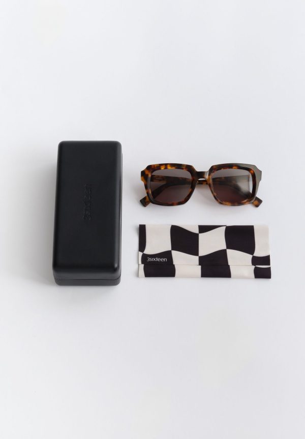 36e47b91-1f66-4530-a00d-c7b1089db3ed_original-40.jpeg 3Sixteen Square Sunglasses, view 2