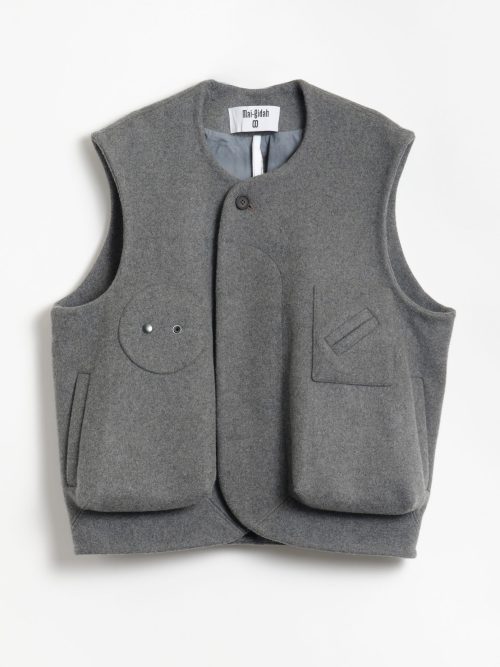 Mai Gidah Sleeveless Jacket with Extruding Pockets