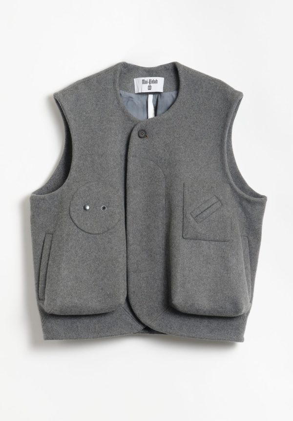 Mai Gidah Sleeveless Jacket with Extruding Pockets