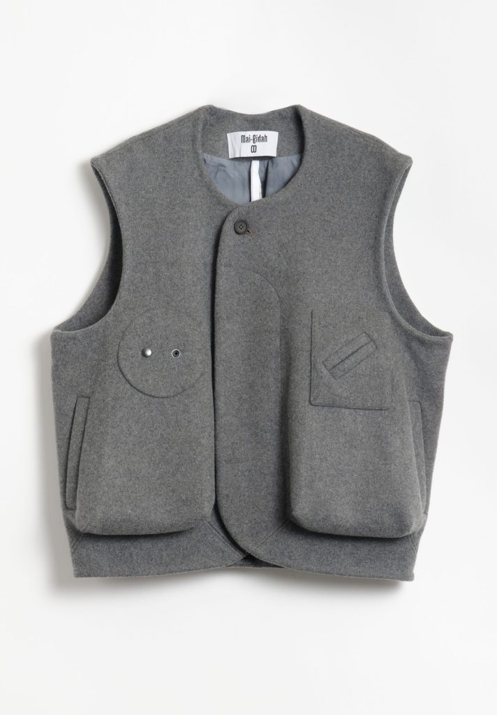 Mai Gidah Sleeveless Jacket with Extruding Pockets